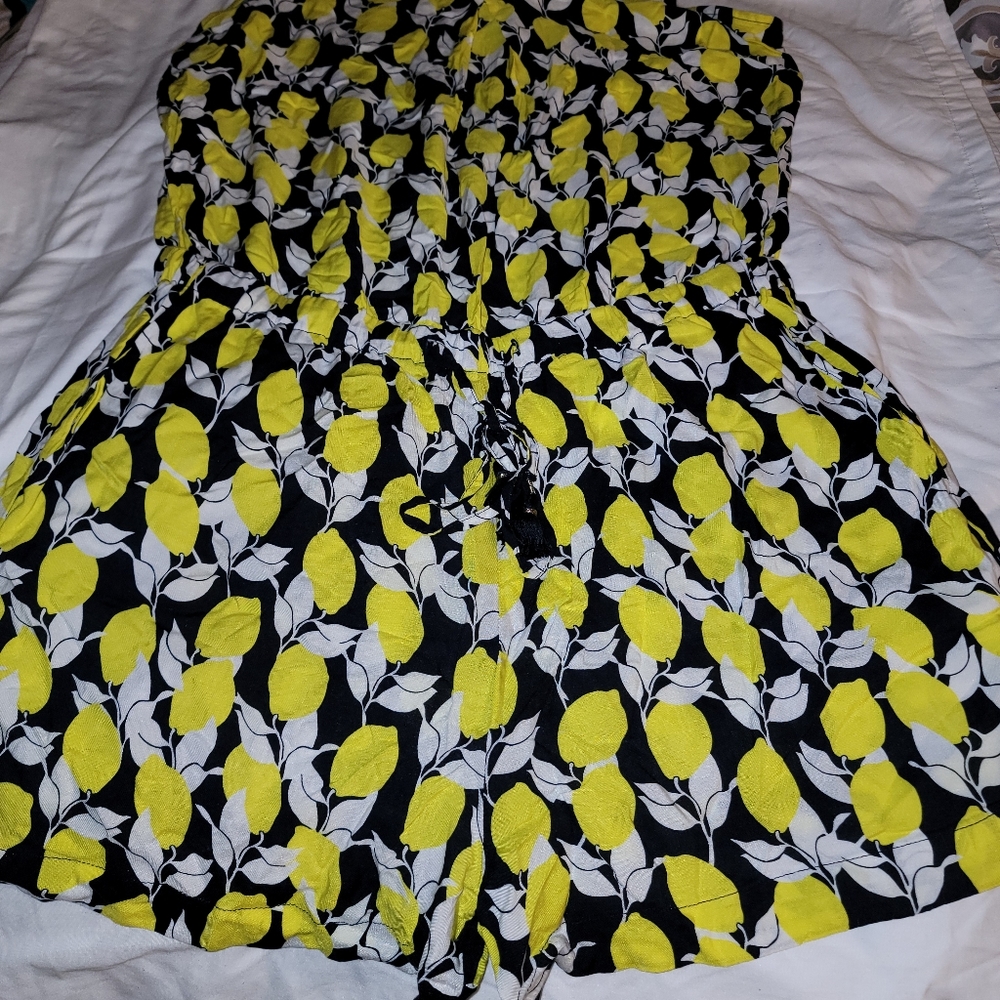 Stylus Yellow, Black,and White Floral Romper size L